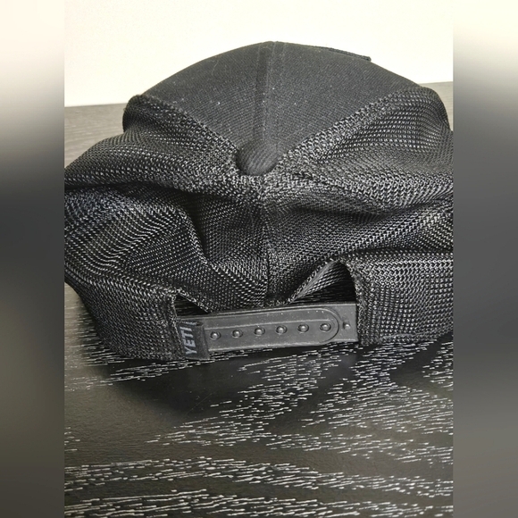 Men's Yeti Triple Black Snapback Trucker Hat, Adjustable Size - Picture 2 of 3
